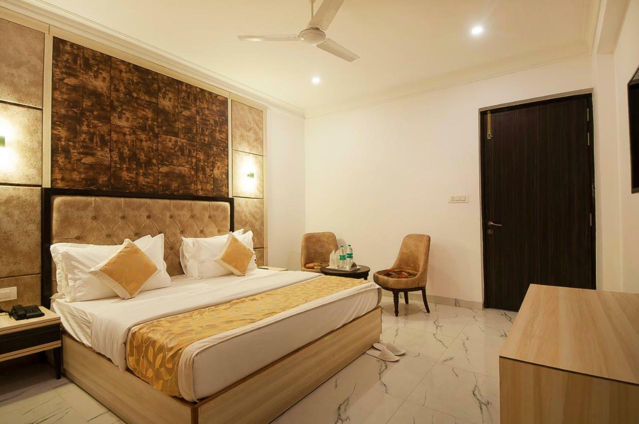 Almora 3* New Delhi