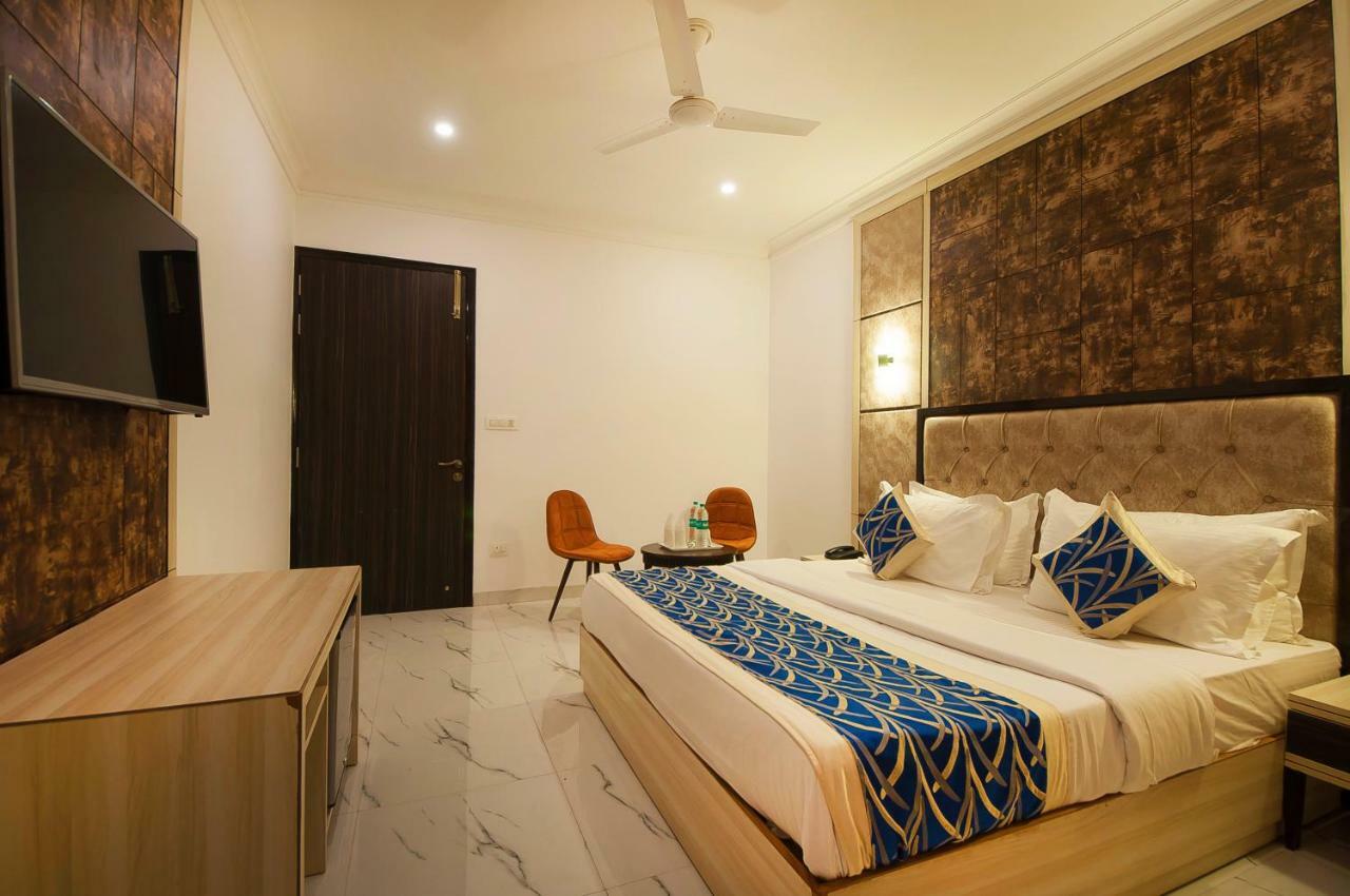Almora Hotel New Delhi