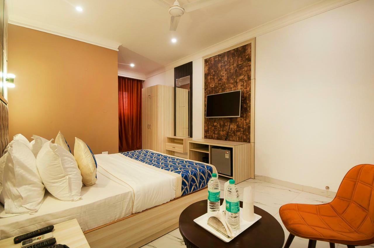 Almora Hotel New Delhi